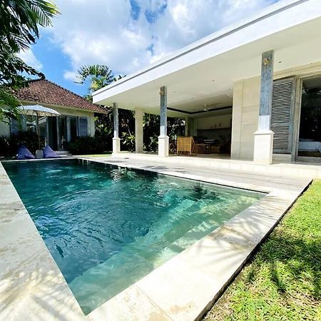 Villa Biru - 500M Batubelig Beach ชังกู ภายนอก รูปภาพ