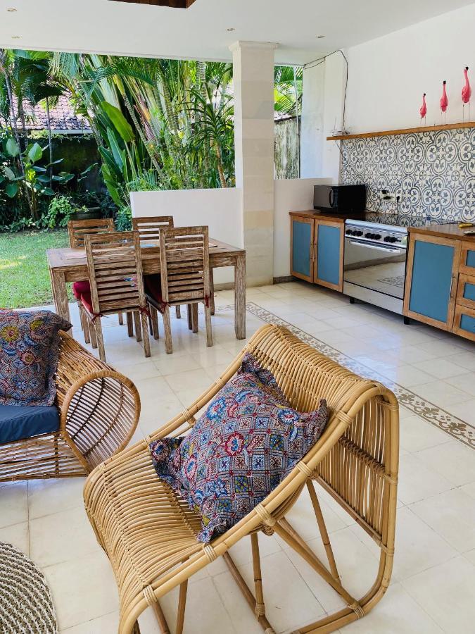 Villa Biru - 500M Batubelig Beach ชังกู ภายนอก รูปภาพ