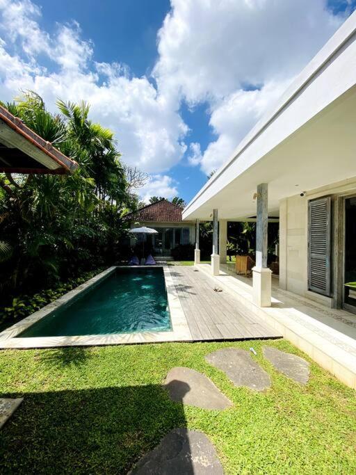 Villa Biru - 500M Batubelig Beach ชังกู ภายนอก รูปภาพ