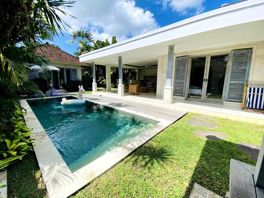 Villa Biru - 500M Batubelig Beach ชังกู ภายนอก รูปภาพ
