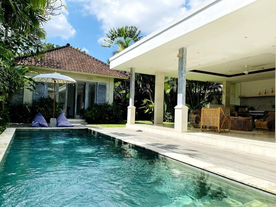Villa Biru - 500M Batubelig Beach ชังกู ภายนอก รูปภาพ
